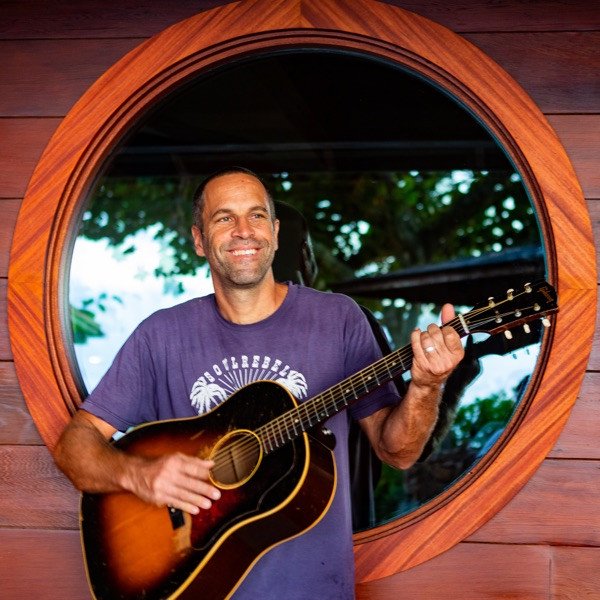 Jack Johnson Джек Джонсон с акустической гитарой