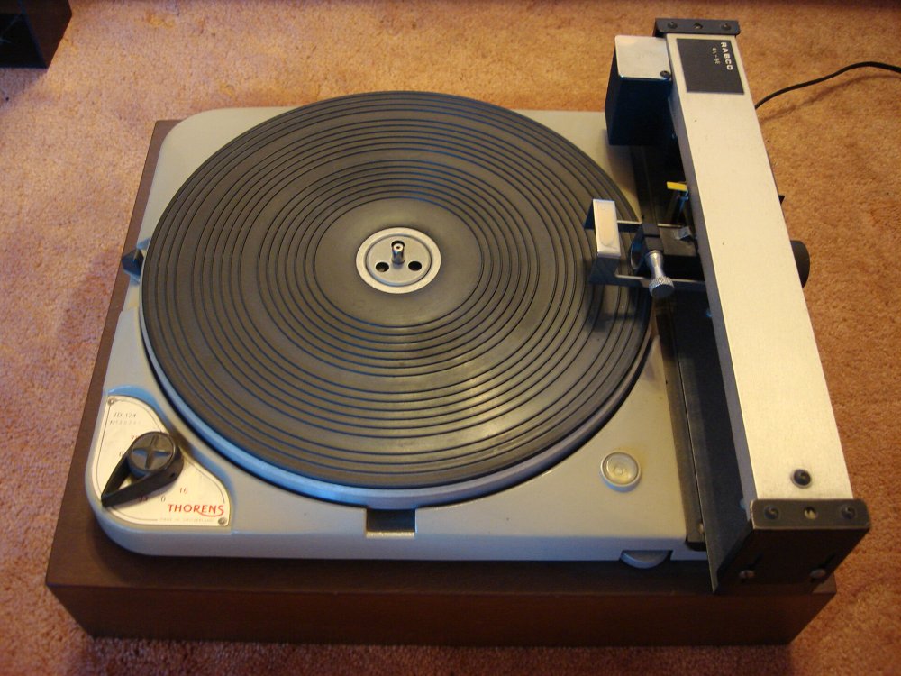 Фото: Everfalling, CC BY 2.0 Проигрыватель Thorens TD-124 с тонармом Rabco
