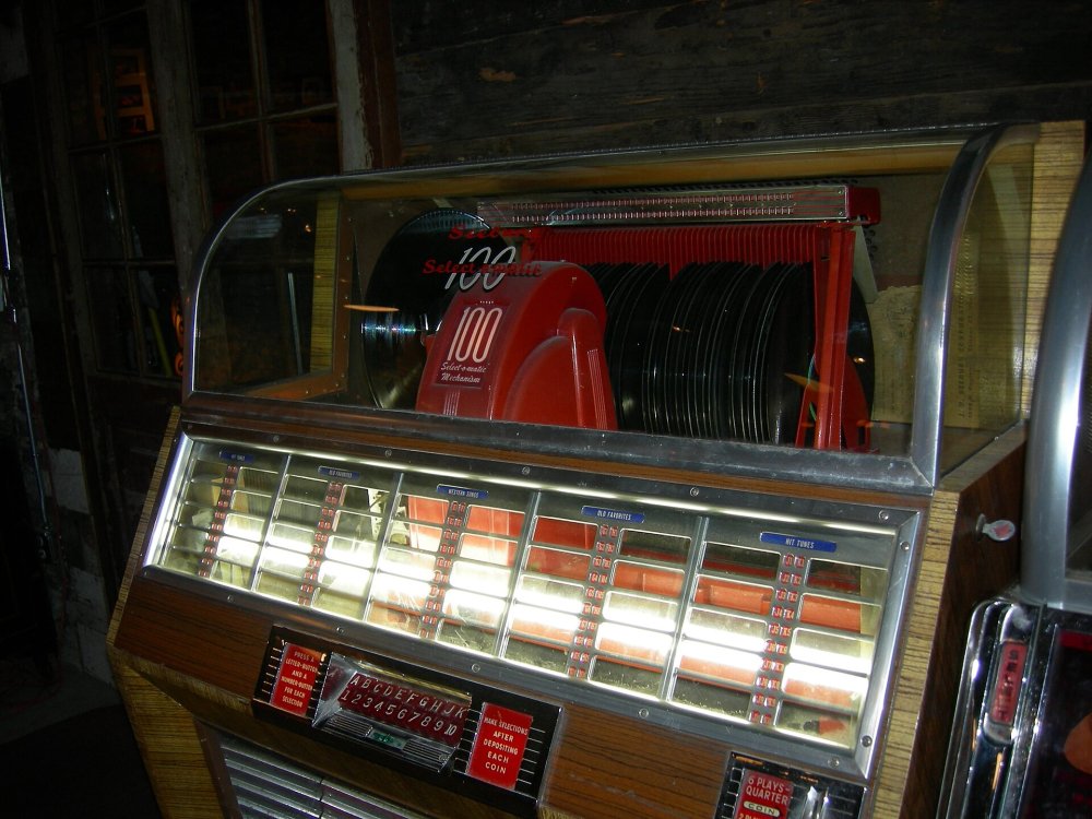 Фото: Joe Mabel, CC BY-SA 3.0 Музыкальный автомат Seeburg с пластинками